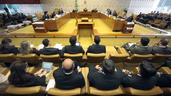 Maioria é a favor de proibir réu de ocupar Presidência; STF suspende julgamento