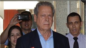 Dirceu se entrega e vai para a Penitenciária da Papuda