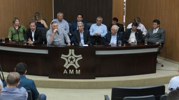 Deputado Nininho permanece presidente de honra da AMM