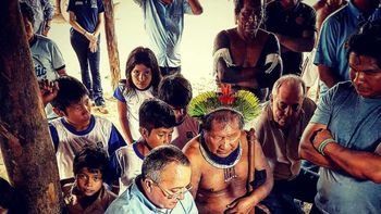 Governador assegura para índios melhora da estrada que atravessa Parque do Xingu
