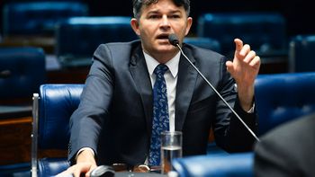 Medeiros cobra PRF desobstrução da BR-364 fechada por índios que cobram pedágio