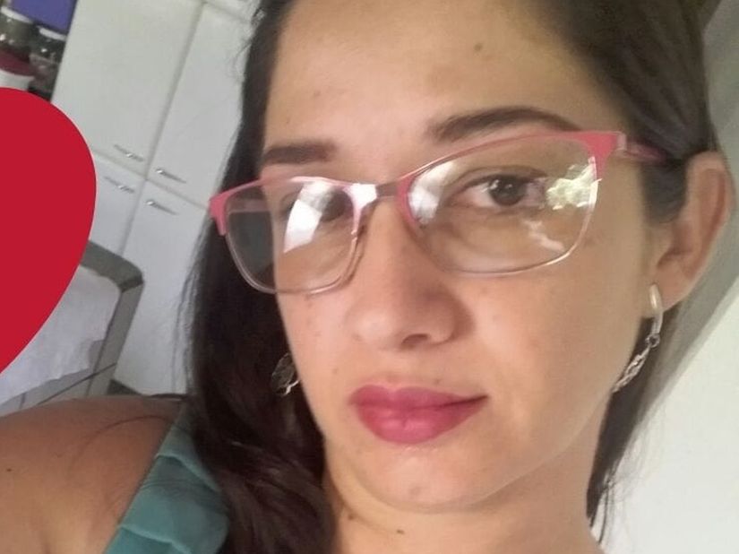 Professora morre após pneu de caminhonete estourar e veículo capotar