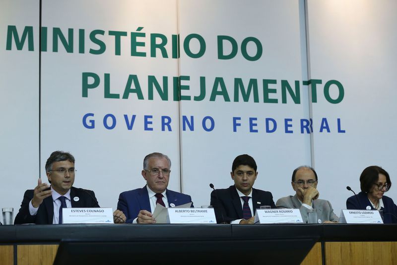 Após revisão, governo anuncia cancelamento de 422 mil benefícios sociais