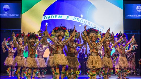 Grupo Flor Ribeirinha apresenta o espetáculo mundial - Mato Grosso dançando Brasil