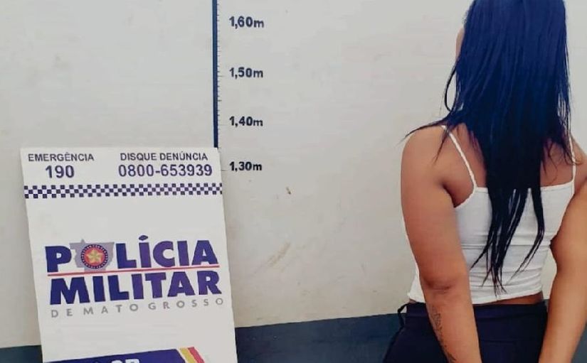 Jovem é flagrada com revólver e porção de cocaína escondida em pó de café