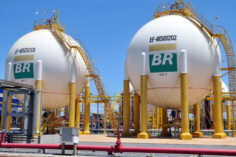 Petrobras aumenta preço da gasolina em 2,25% nas refinarias