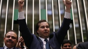 Maia diz que mantém previsão de votar reforma no dia 20