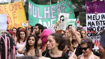 Mulheres marcham em Brasília contra onda de feminicídios no DF