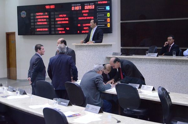 Projeto que congela reajuste também exige prestação de contas, mas Câmara deverá aprovar