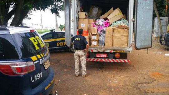 Caminhão carregado de mercadorias chinesas é apreendido em Primavera do Leste