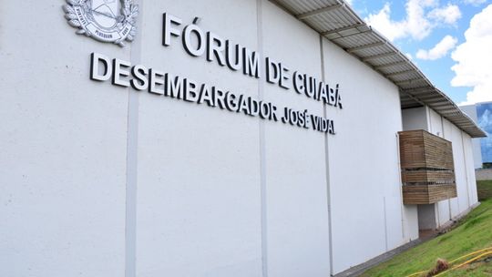 Juíza libera acusado de estuprar advogada em boate, mas o proíbe de se aproximar de vítima
