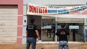 Auxiliar de protético que atuava ilegalmente como dentista é detido