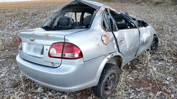 Motorista perde controle de veículo, capota na MT-010 e mulher morre em acidente 