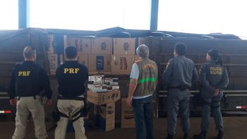 Operação apreende 500 caixas de cigarros e prende motorista na BR-364