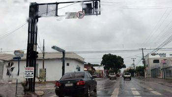 Nova chuva e, mais uma vez, semáforos estragados no centro da cidade