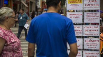 Taxa de desemprego atinge 12,5% no trimestre encerrado em abril