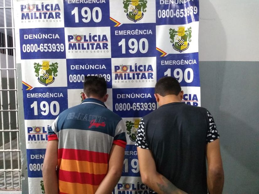 Dois são presos após efetuar disparos em frente de conveniência
