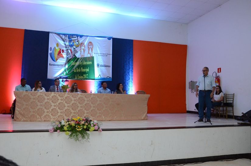 Prefeito de Rondonópolis anuncia reforma de cinco escolas durante encontro com educadores 