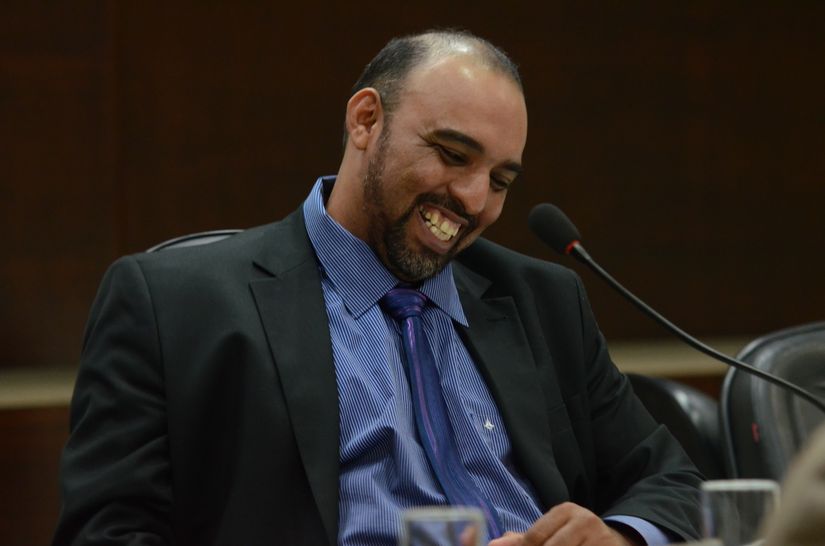 Sem dar nome, Beto do Amendoim ataca colega e põe pra baixo o nível do Legislativo