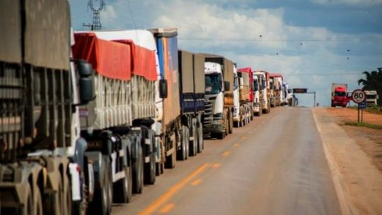 Greve dos caminhoneiros expõe dependência logística brasileira