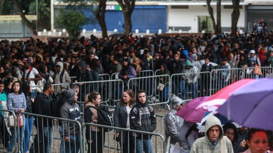 Com economia patinando, renda do brasileiro deve ficar estagnada este ano