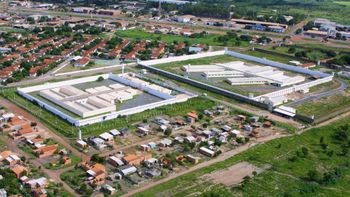 Advogada é detida ao tentar entrar com relógio inteligente e câmera espiã em Penitenciária