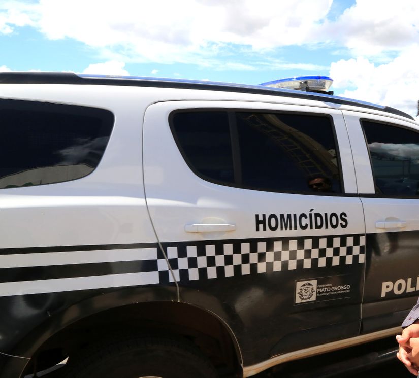 Homem é executado com pelo menos 16 tiros na porta de casa 