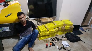 DRE intercepta carregamento de maconha, prende traficante e apreende 115 tabletes 