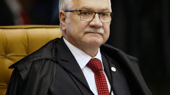 Fachin vê 'relevância jurídica' e pede parecer da PGR em ação de Lula que visa anular condenações