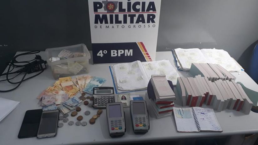 Mulher é flagrada pela PM com 40 blocos do jogo do bicho