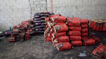 Polícia Civil apreende 340 sacos de carvão vegetal em depósito clandestino