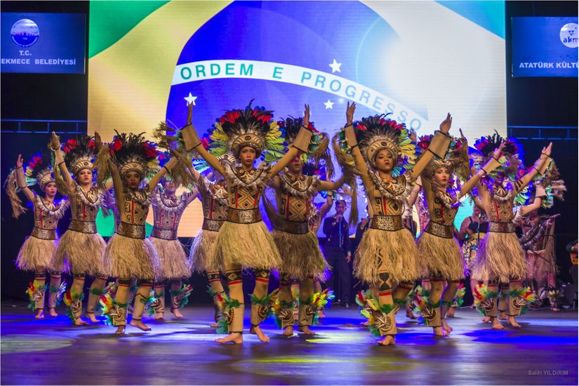 Grupo Flor Ribeirinha apresenta o espetáculo mundial - Mato Grosso dançando Brasil