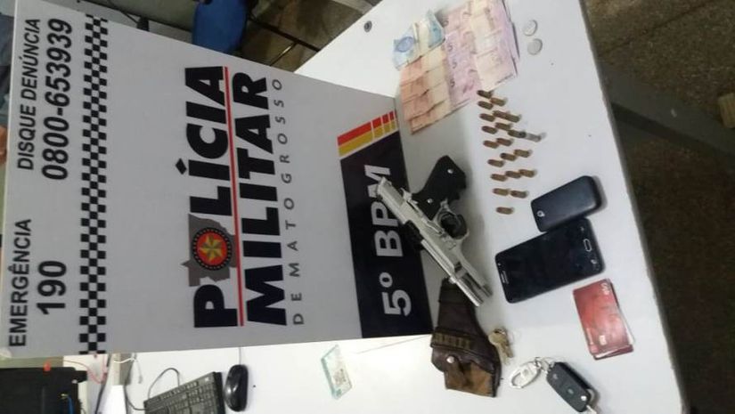 Homem é preso com pistola e 20 munições