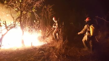 Bombeiros continuam no combate ao fogo em Chapada dos Guimarães