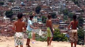 Mais de 40% dos brasileiros até 14 anos vivem em situação de pobreza