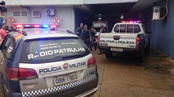 Roubo a empresa termina em troca de tiros com a PM, dois criminosos são baleados 