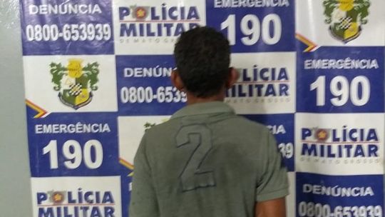 Homem é preso após dar golpes com uma pá na cabeça do irmão