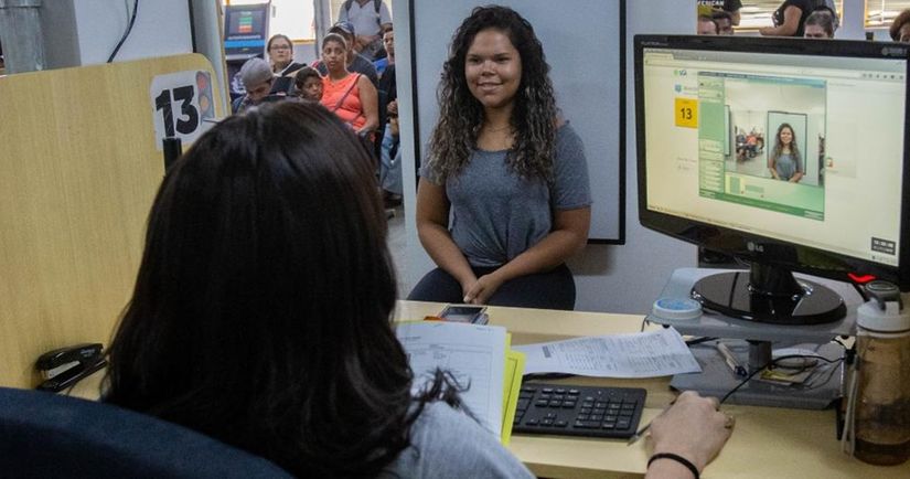 Motoristas deverão passar por validação facial para renovar CNH