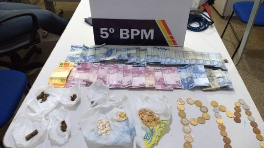 Suspeitos são presos por tráfico de drogas na Praça Brasil
