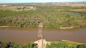 Ponte que leva a lugar nenhum sem recursos para ser concluída