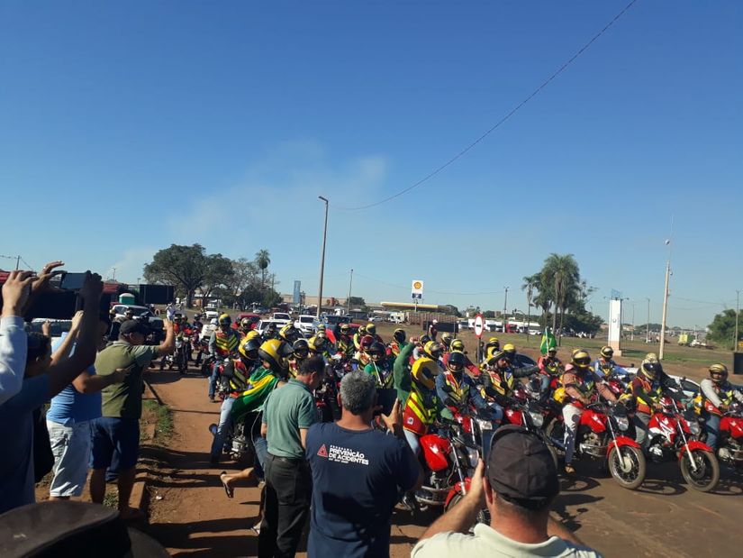 Greve dos caminhoneiros ganha apoio de outras categorias