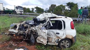 Veículos de passeio batem de frente deixando dois mortos e três feridos na BR-070