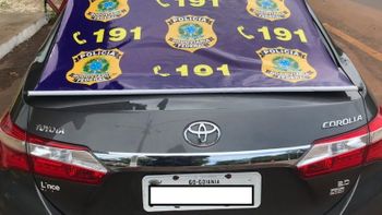 PRF prende mulher com carro roubado em Goiás