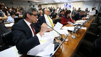 Comissão aprova PEC da Eleição Direta
