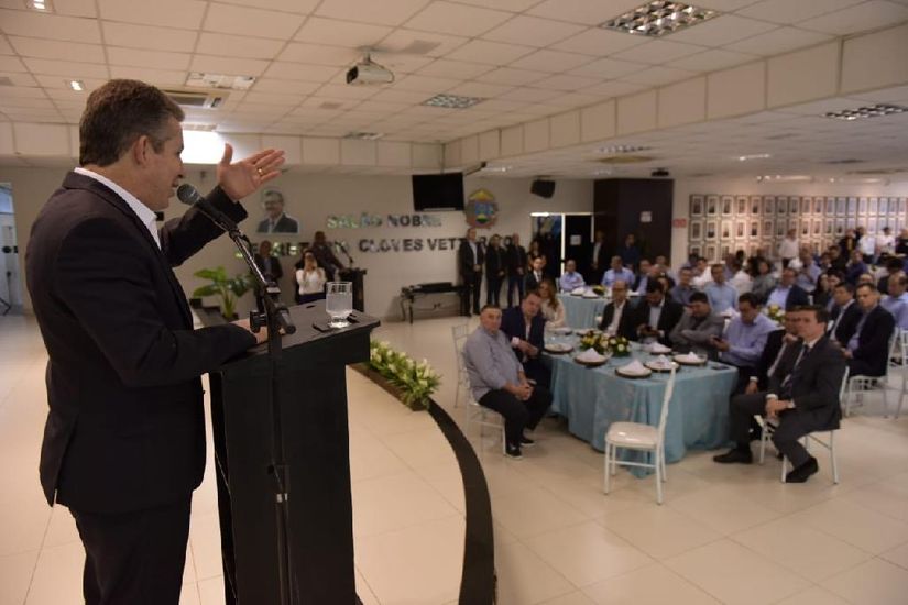 Governo paga 13º dos servidores em parcela única no dia 20