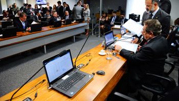 Comissão aprova “recall” para mandato de presidente