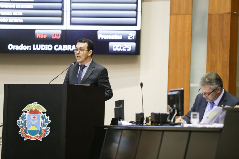 Emenda de Lúdio Cabral impede governo de aumentar taxas do Detran todo ano por decreto