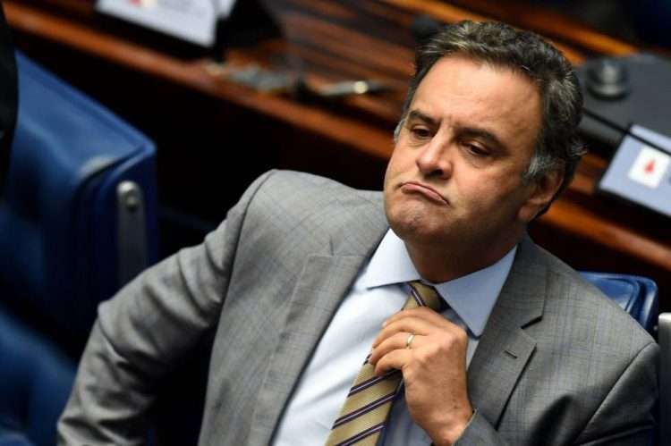 PSDB decide não expulsar Aécio Neves