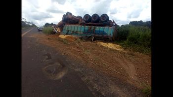 Motorista morre preso às ferragens após carreta tombar na MT-160