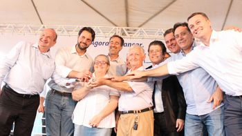 Nilson Leitão participa de entrega de casas populares 